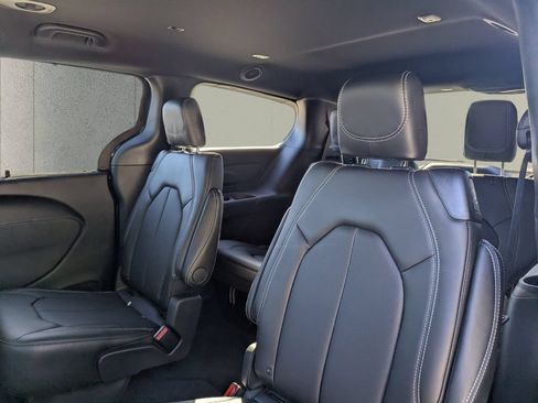 New 2026 Chrysler Pacifica Select FWD image 9