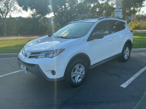 Used 2013 Toyota RAV4 LE FWD image 1