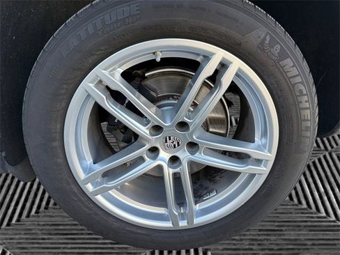 Used 2021 Porsche Macan image 35