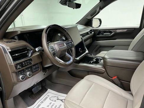 Used 2025 GMC Yukon XL Elevation w/ Elevation Premium Package AWD/4WD image 19