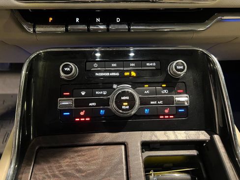 Used 2018 Lincoln Navigator Reserve w/ Technology Package image 19