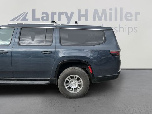 Used 2023 Jeep Wagoneer L 4WD image 13