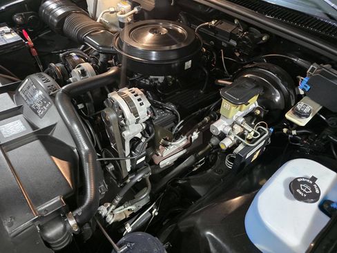 Used 1990 Chevrolet Silverado 1500 2WD Regular Cab image 47