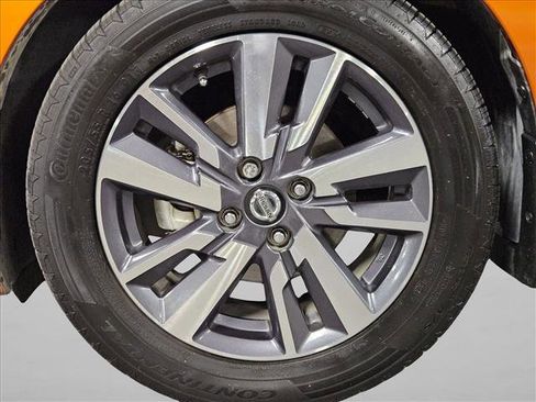 Used 2020 Nissan Versa SV w/ Trunk Package image 21