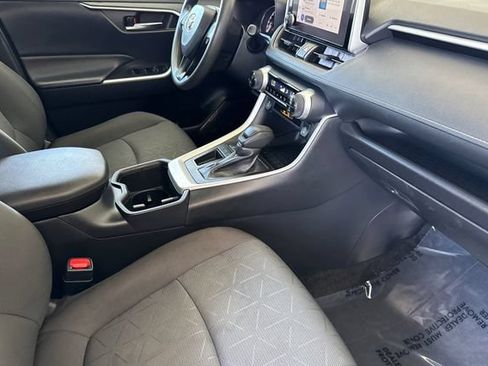 Used 2024 Toyota RAV4 XLE FWD image 19