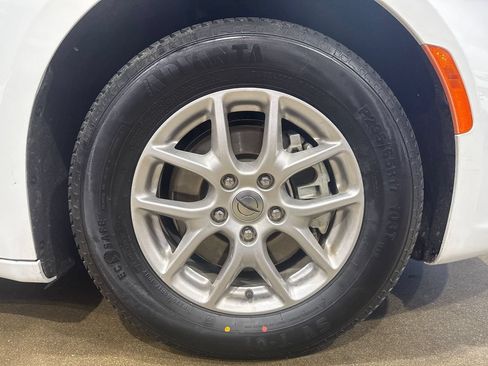 Used 2023 Chrysler Pacifica Touring-L FWD image 74