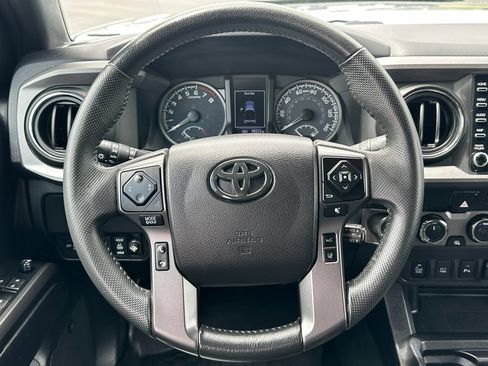 Used 2021 Toyota Tacoma TRD Off-Road w/ TRD Premium Off Road Package AWD/4WD image 19
