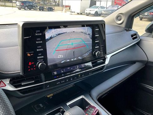 Used 2024 Toyota Sienna Platinum image 30