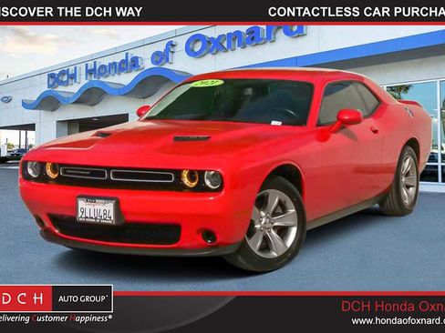 Used 2021 Dodge Challenger SXT image 1