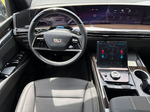 New 2026 Cadillac Escalade Luxury w/ Touring Package AWD/4WD image 16