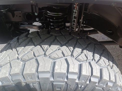 New 2025 Jeep Gladiator Sport image 17