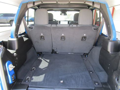 Used 2024 Jeep Wrangler Unlimited Sahara AWD/4WD image 17