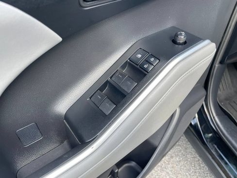 Used 2021 Toyota Highlander XLE FWD image 13