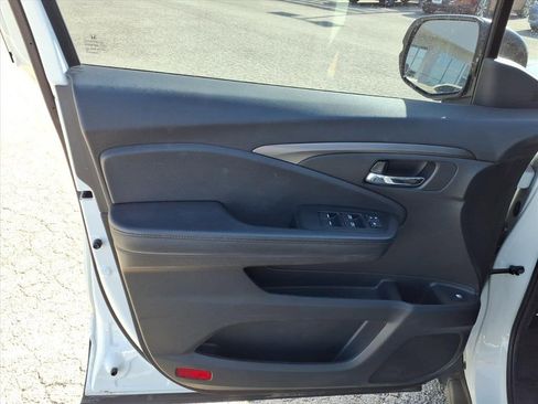 Used 2022 Honda Pilot Sport image 11