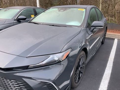 Used 2025 Toyota Camry SE w/ Convenience Package image 10