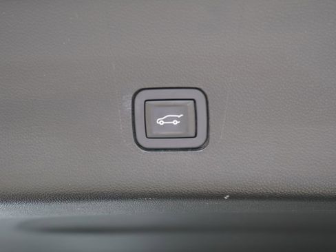 Used 2018 Chevrolet Traverse LT FWD image 10