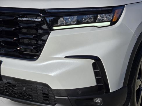 Used 2025 Honda Pilot Black Edition image 29