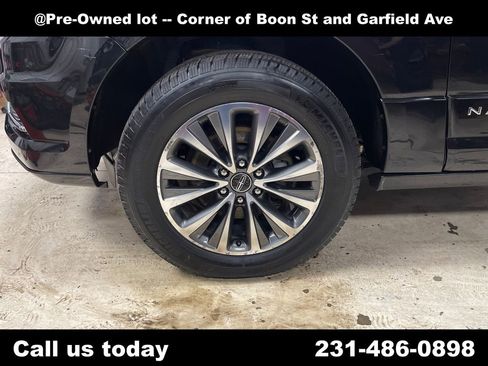 Used 2015 Lincoln Navigator 4WD image 4