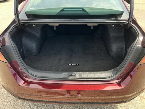 Used 2025 Nissan Altima 2.5 SV FWD image 14