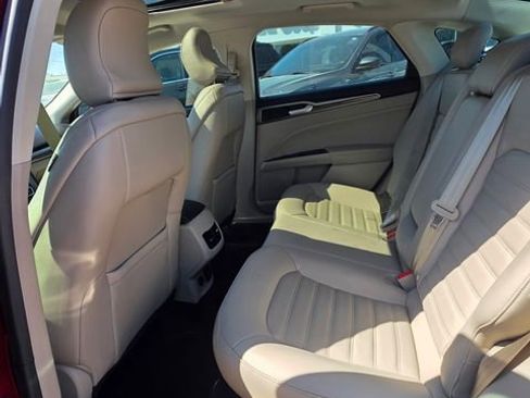 Used 2017 Ford Fusion SE w/ Fusion SE Technology Package FWD image 9