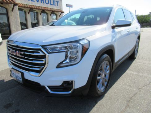 Used 2023 GMC Terrain SLT image 1