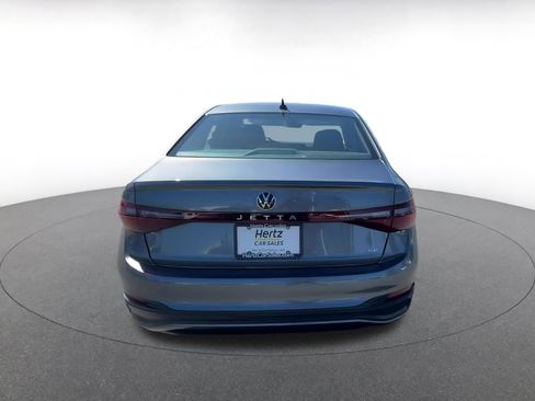Used 2025 Volkswagen Jetta SE image 12