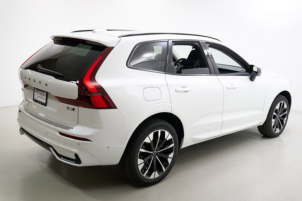 New 2026 Volvo XC60 B5 Plus w/ Climate Package AWD/4WD image 9