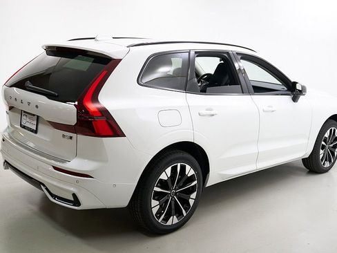 New 2026 Volvo XC60 B5 Plus w/ Climate Package AWD/4WD image 9