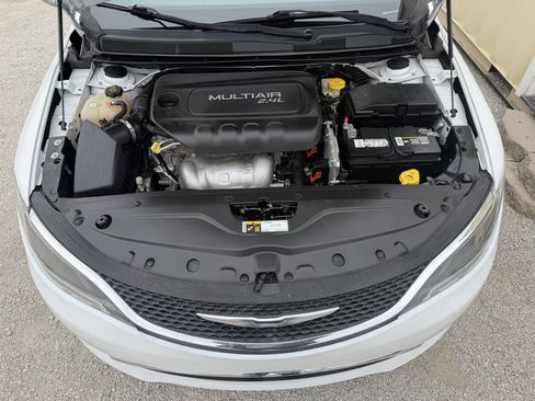 Used 2016 Chrysler 200 Limited image 19