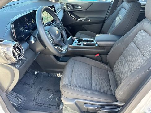 Used 2026 Chevrolet Equinox LT image 25