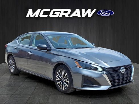 Used 2025 Nissan Altima 2.5 SV FWD image 5
