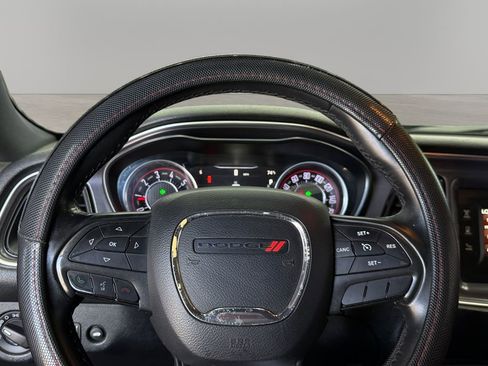 Used 2016 Dodge Challenger SXT RWD image 18