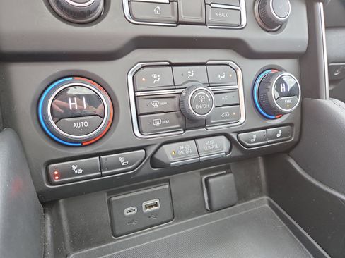 Used 2023 Chevrolet Tahoe Z71 w/ Luxury Package image 29