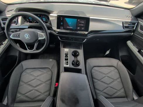 Used 2024 Volkswagen Atlas Cross Sport SE image 12