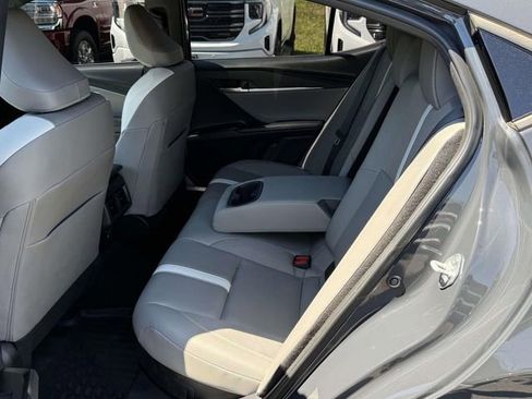 Used 2025 Toyota Camry SE FWD image 11
