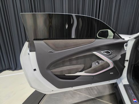 Used 2021 Chevrolet Camaro ZL1 RWD image 22