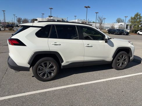 Used 2022 Toyota RAV4 XLE Premium image 2