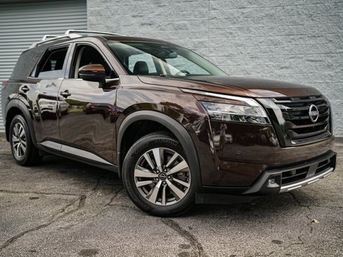 Used 2022 Nissan Pathfinder SL w/ SL Black Package image 8