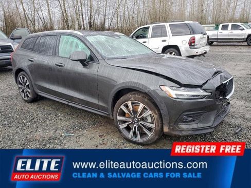 Used 2021 Volvo V60 T5 Cross Country w/ Advanced Package image 7