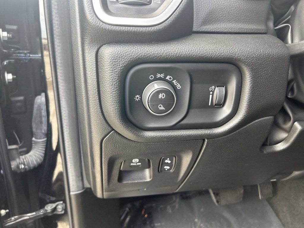 Used 2022 RAM 1500 Big Horn RWD image 35
