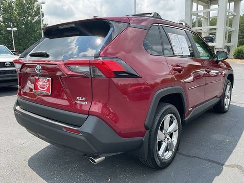 Used 2021 Toyota RAV4 XLE Premium AWD/4WD image 8