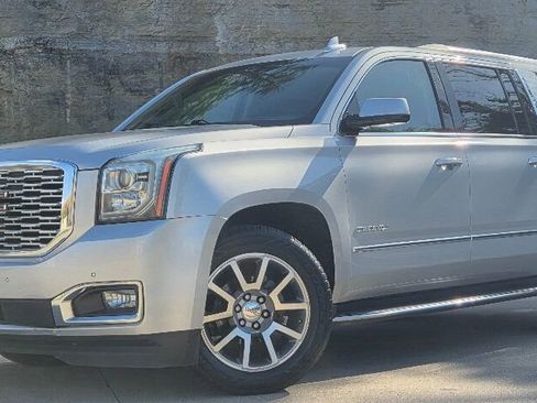 Used 2018 GMC Yukon XL Denali RWD image 4
