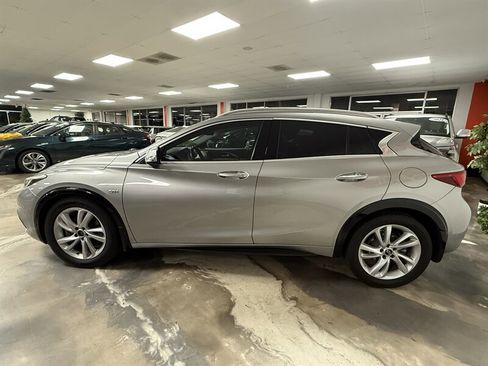 Used 2019 INFINITI QX30 w/ Cargo Package FWD image 5