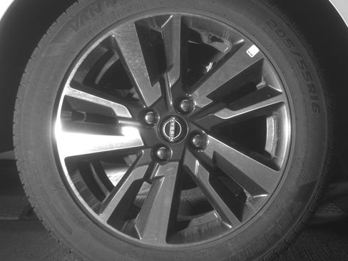 Used 2025 Nissan Versa SV FWD image 15