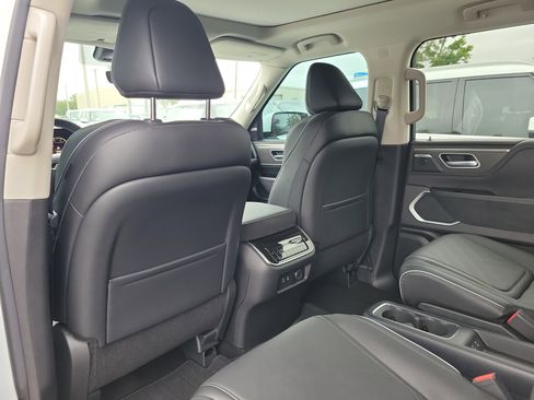 New 2026 INFINITI QX80 Luxe image 10