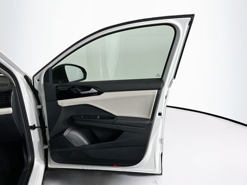 Used 2025 Volkswagen Taos S image 30