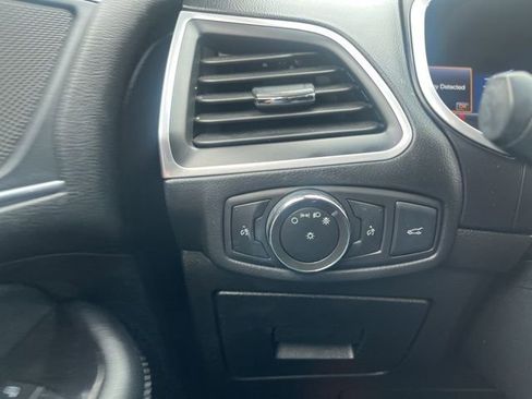 Used 2017 Ford Edge Titanium image 23