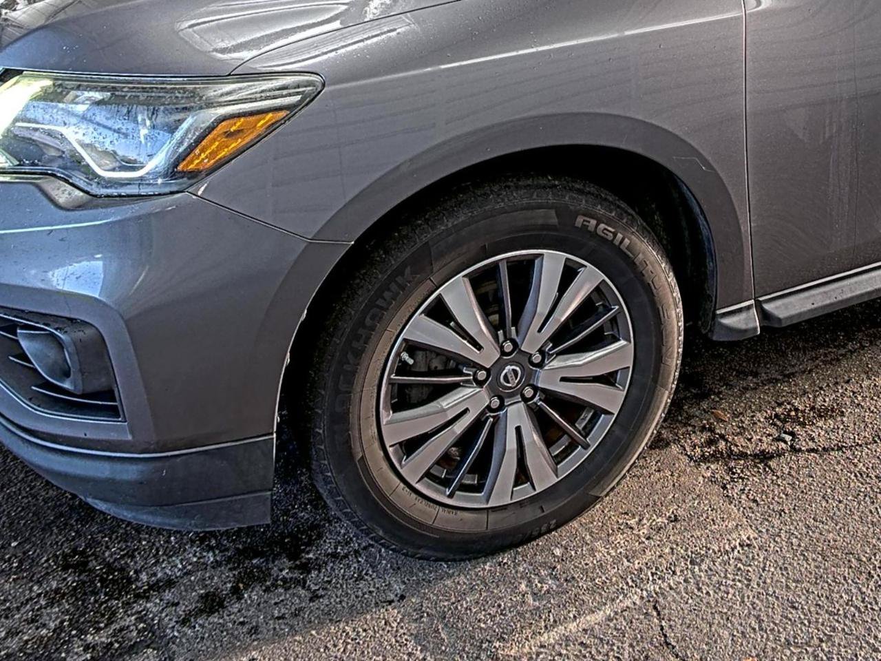 Used 2018 Nissan Pathfinder SV FWD image 16