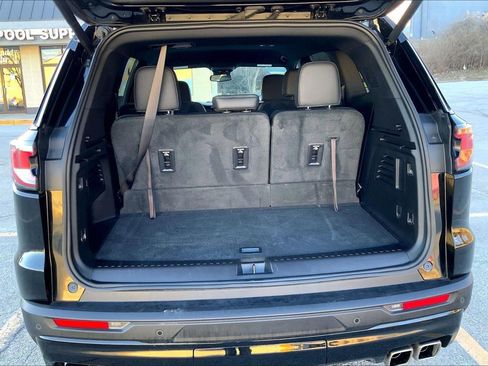 Used 2024 GMC Acadia AT4 image 4
