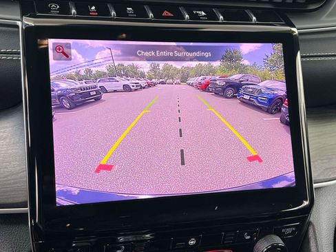 Used 2023 Jeep Grand Cherokee Limited AWD/4WD image 15